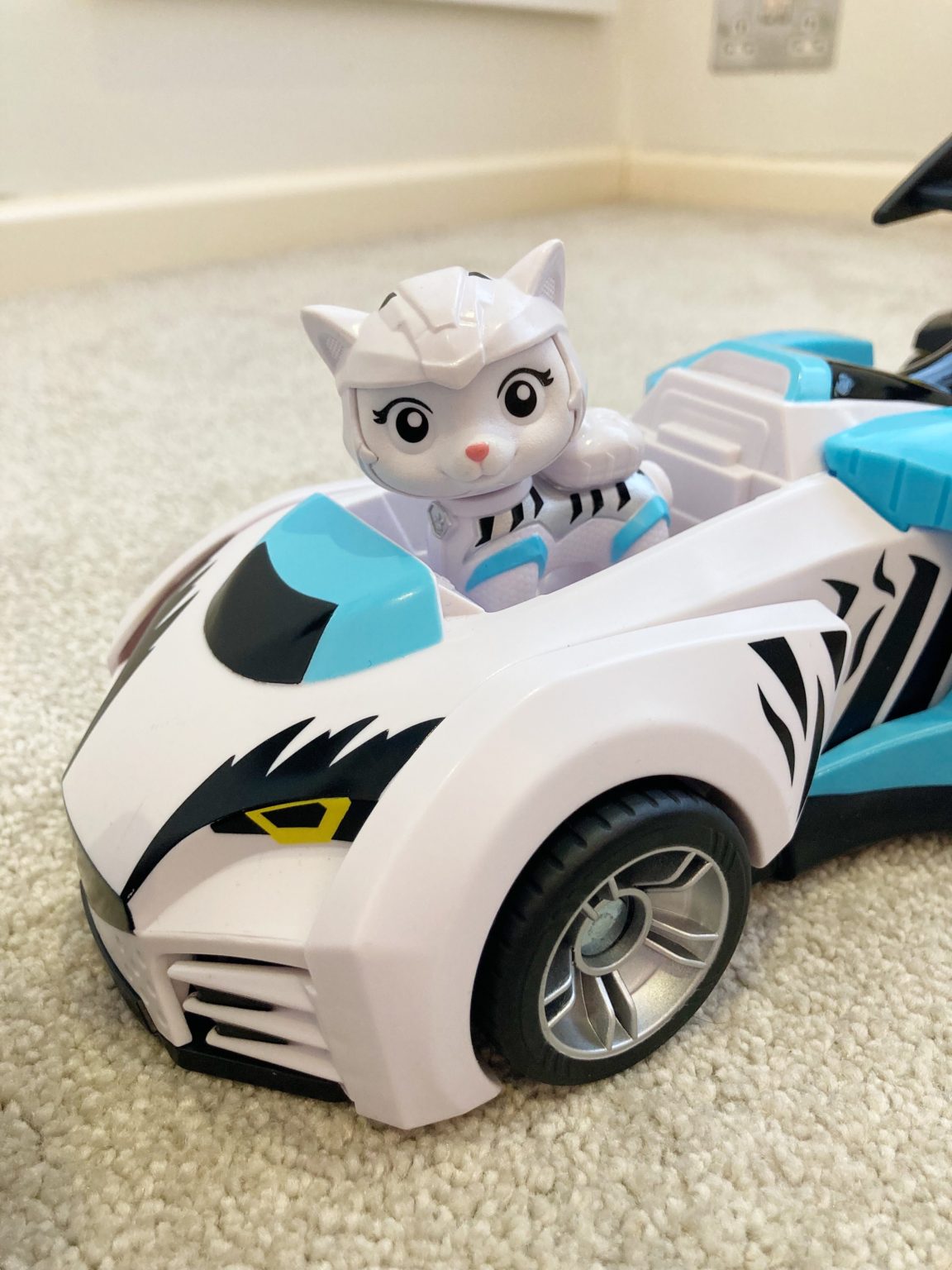 New Paw Patrol Cat Pack Toys Suzi Lewiz